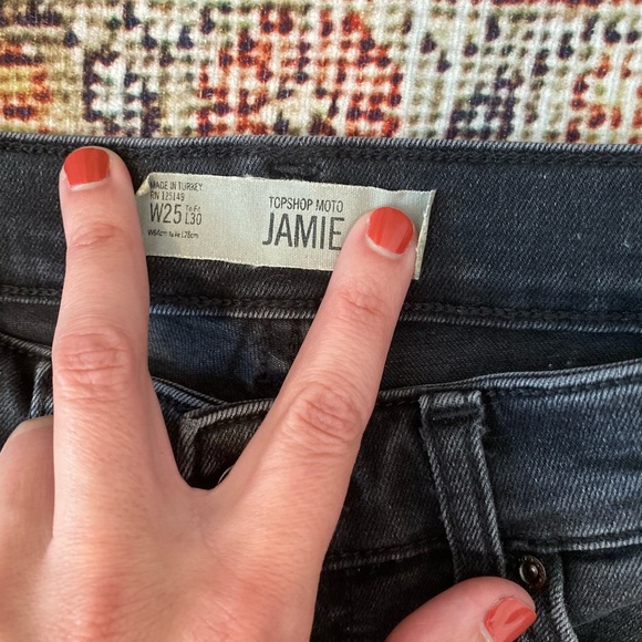 Topshop Moto High-Rise Jamie Jeans Size W25 L30 in Faded Black with Frayed Hem - Picture 6 of 9